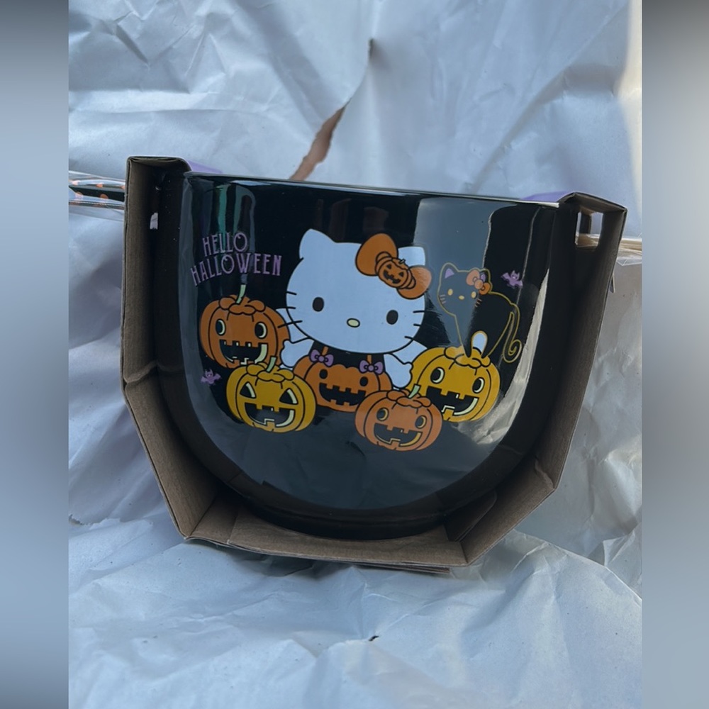 Hello kitty Halloween ramen bowl